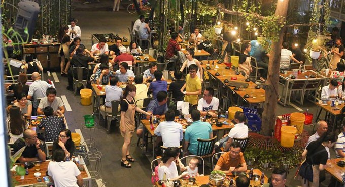Những món ngon làm nên văn hóa nhậu vỉa hè ở Sài Gòn - Travel News 24h