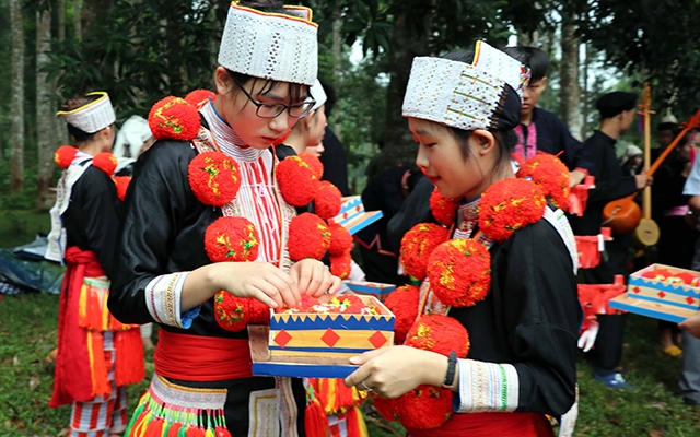 Đồng bào dân tộc Mông, xã Đông Thọ (Sơn Dương) gìn giữ nghề thổ cẩm