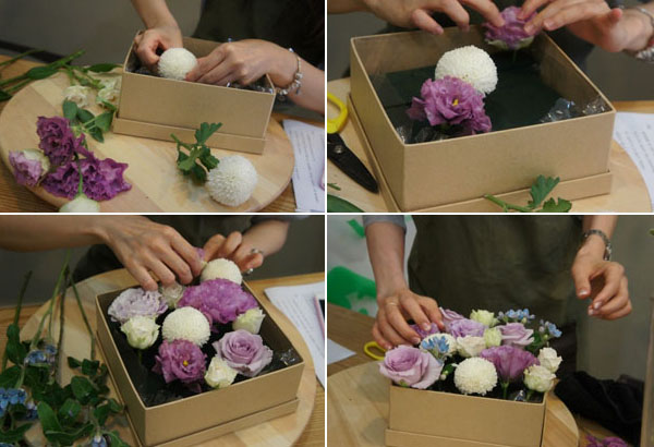 Cách cắm hoa trong hộp quà hình vuông